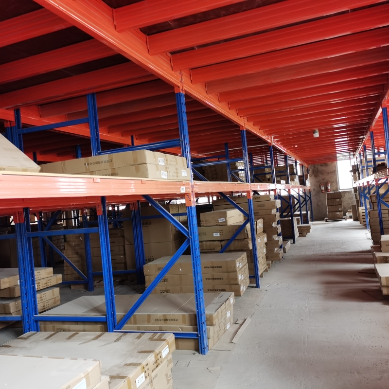 Shelf-type attic deck