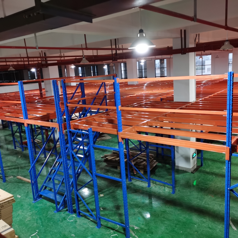 Shelf-type attic deck