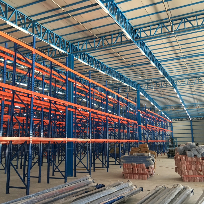 Heavy warehouse shelf