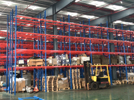 E-commerce warehouse racking
